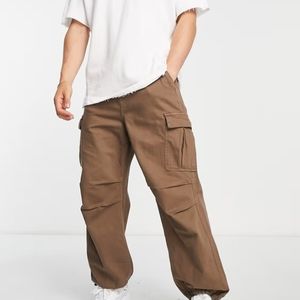 Bershka parachute cargo pants in brown Size M